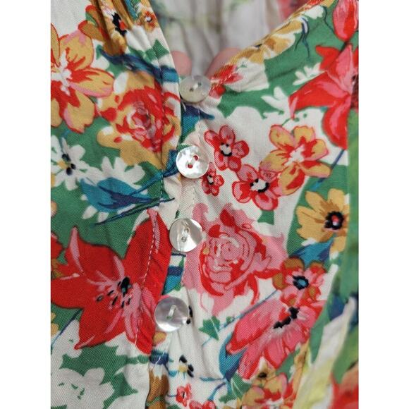Gorgeous floral Henley neck blouse w/mother of pearl buttons by Fig & Flower 2X - Picture 3 of 10